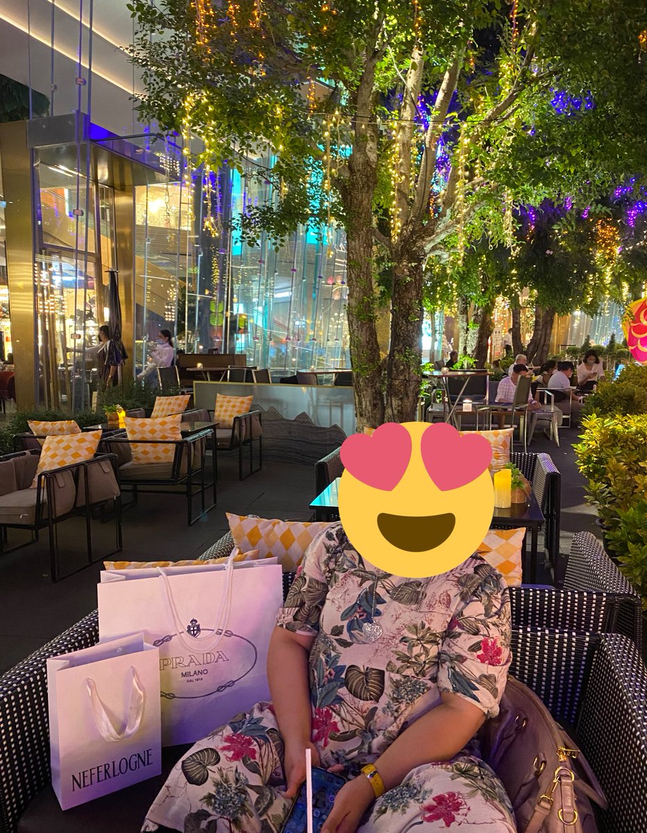 mykindbunny21's tweet photo. My mom and I loves Prada. Loving it more now because of Nong Win. Thank you Prada for trusting Win to present your brand. 

Win Metawin
@winmetawin #winmetawin 

#PRADAxWINInMilan
#PradaSS23 

#WinMadeMeBuyIt https://t.co/XEAeGxhlhJ