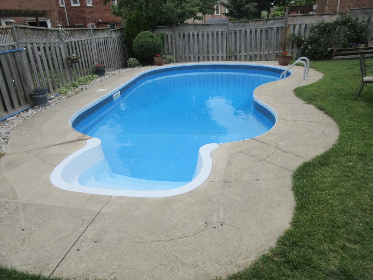 cvhi's tweet photo. Wow, sure was hot today...up to 33 degrees C in Toronto. Good thing I had a pool inspection scheduled today. This cute little pool is about 15 years old but in good condition. We gave it a passing grade once we completed our inspection...happy swimming! https://t.co/B8lPMZle53