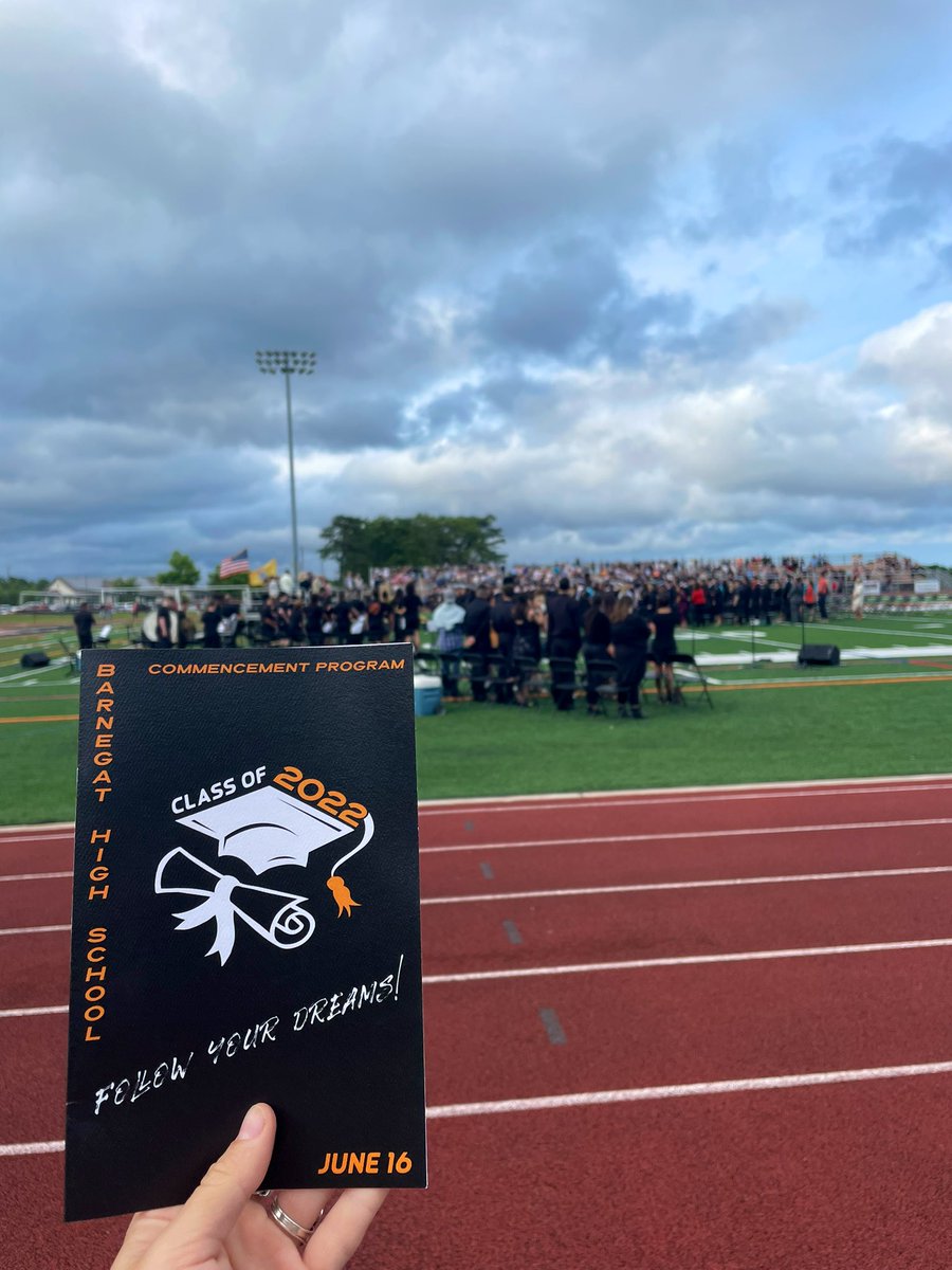 👩‍🎓 👩‍🎓 👩‍🎓 
CONGRATS GRADS! These 3 beauties are about to take over the world! 🌎 💕 #Classof2022