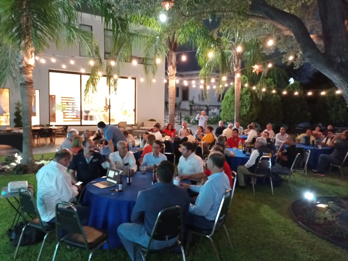Rotario95's tweet photo. Se llevó a cabo nuestra última sesión interclubes del año en donde tuvimos al párroco José Cerra, quien nos platico sobre el tema de Inclusion, Diversidad y Equidad.

#ServirParaCambiarVidas #rotaryinternational https://t.co/afjXXDZ2mf