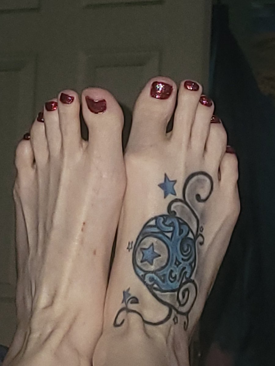 MNobody720's tweet image. Red sparkel toes 😋 😍