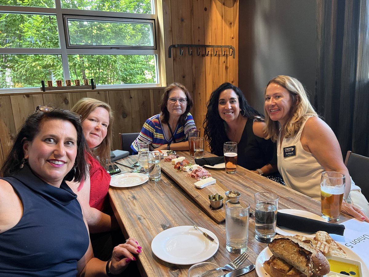 tracy_treger's tweet photo. Enjoying #crewsummit2022 with the Midwest cohort ⁦@CREW_Chicago⁩ ⁦@CREW_Network⁩ https://t.co/OkDWfwYGp8