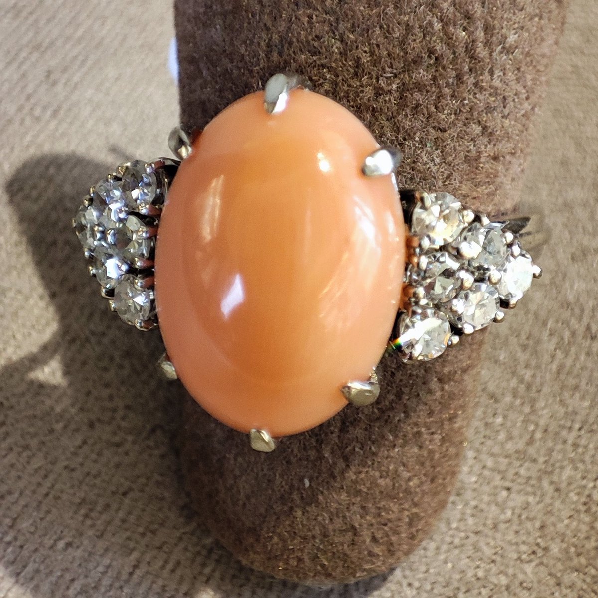 Eredijovon's tweet photo. Coming soon on our online shopping! In arrivo presto sul nostro shop online!
#eredijovon #corals #corallo #coraljewellery #madeinitaly #onlineshop #jewellerystore #coralli #coralo #gioielliincorallo #gioielleria #negozioonline https://t.co/hfMvcnXA3j