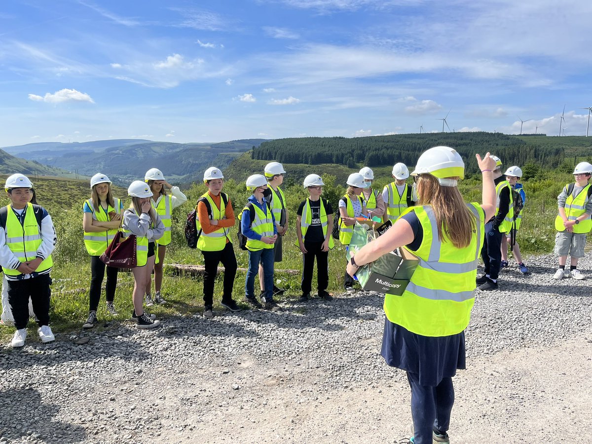 Year 8 pupils enjoyed their visit to Pen Y Cymoedd  wind farm this week.👍☀️ #VattenfallUK