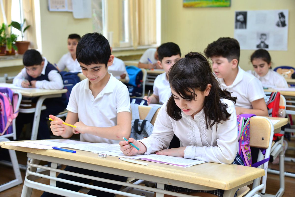 bakuedugovaz's tweet photo. Paytaxt təhsili 2021-2022-ci tədris ilində
#BakıTəhsilİdarəsi #EduAz #BakuEduAz #Məktəb #Müəllim #Şagird #Valideyn
https://t.co/c4u1WDr2UF https://t.co/zsfnQuym3d