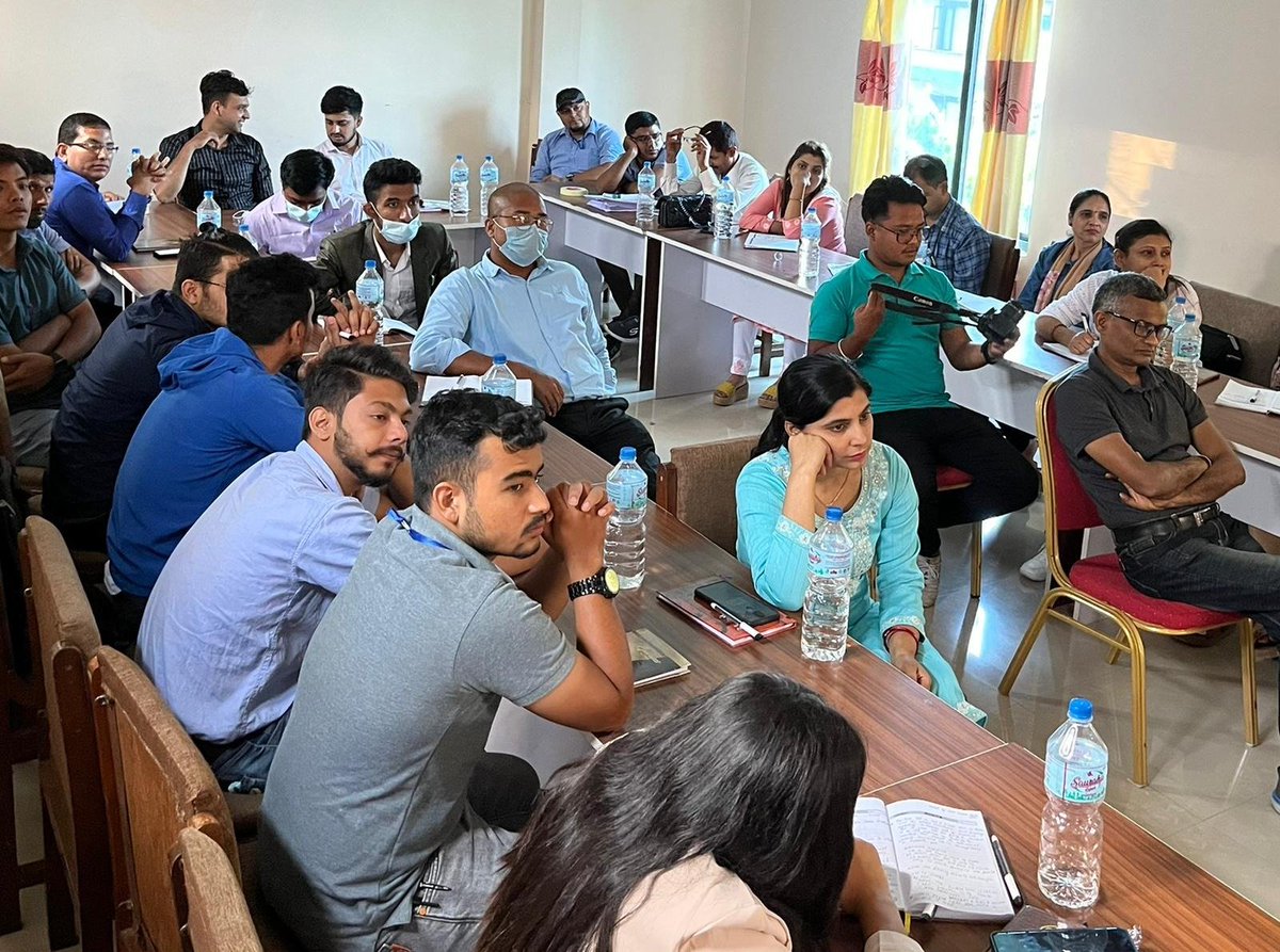 💊Scaling up of the TB preventative therapy is crucial to achieve the #ENDTB targets for Nepal. 
 <a href="/BiratNepal/">Birat Nepal Medical Trust</a> <a href="/impact_tb/">IMPACT TB</a> team and the govt. health workers at the #LatentTB Infection management training in Chitwan district. 
3HP is being implemented for the first time in Nepal.