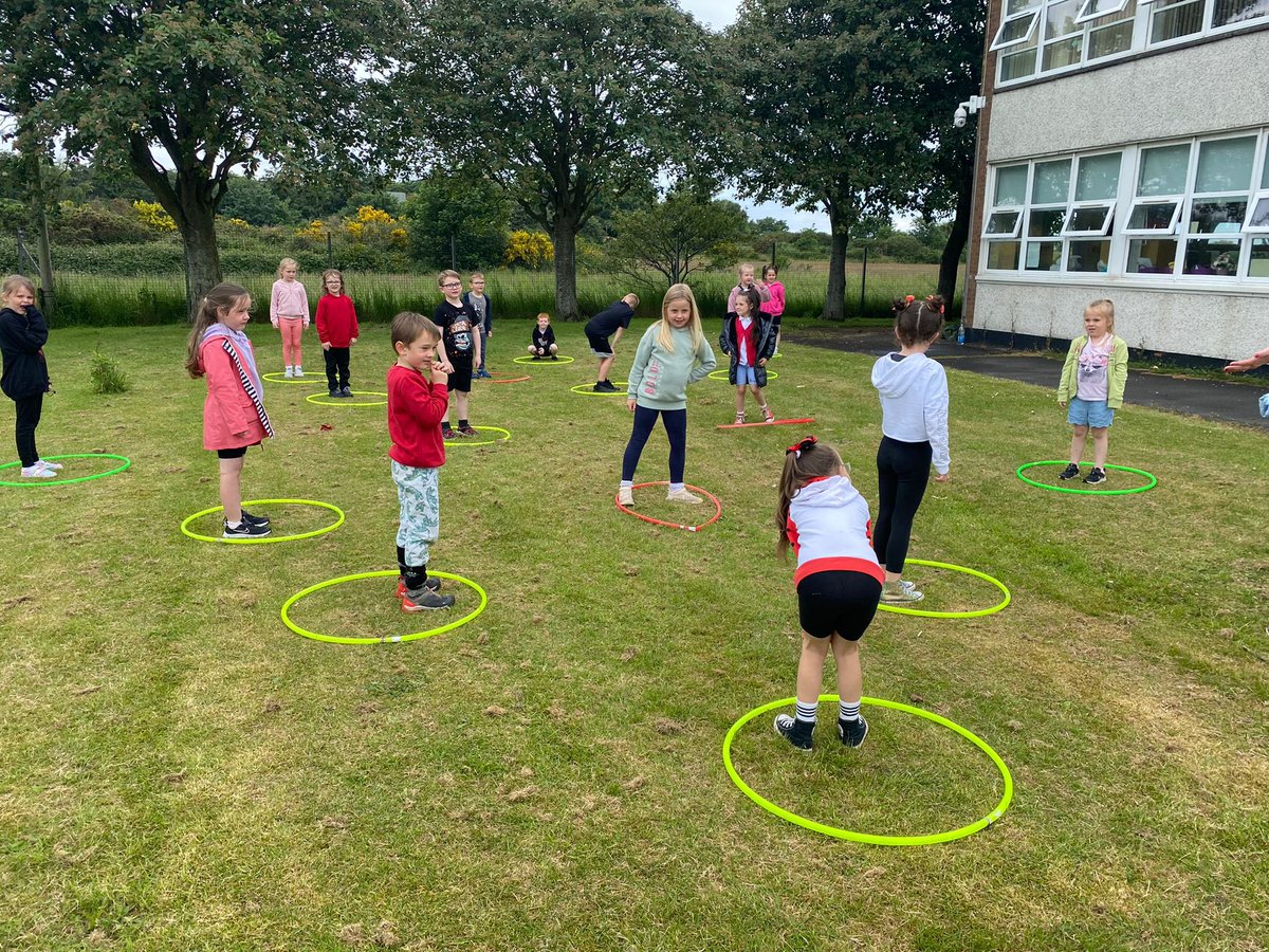 P2 enjoyed outdoor learning with the <a href="/LetsLooc/">Let's LOOC</a> team yesterday🌻 They loved exploring nature in our local environment.