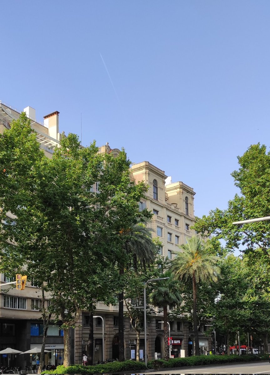 AetnaCoworking's tweet photo. ¡Buenos días! Ya huele a fin de semana 😊 #Barcelona #AvenidaDiagonal Bon cap de setmana!! https://t.co/fYH7dpOZWW