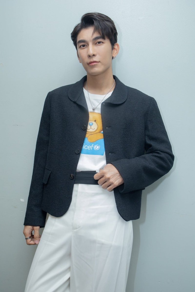 otpcnews's tweet image. “ยูนิเซฟ” แถลงข่าวการกลับมาของ รายการ “เดอะ บลู คาร์เพท โชว์ ฟอร์ ยูนิเซฟ 2022” “เป๊ก – มิว” นำทีมคนบันเทิง ระดมทุนช่วยเด็ก ๆ ที่ขาดแคลนทั่วโลก

facebook.com/OneTruthPressC…

#BlueCarpetShow  #UNICEFThailand 
#เป๊กผลิตโชค #PeckPalitchoke #PECKxUNICEF 
#มิวศุภศิษฏ์ #MewSuppasit