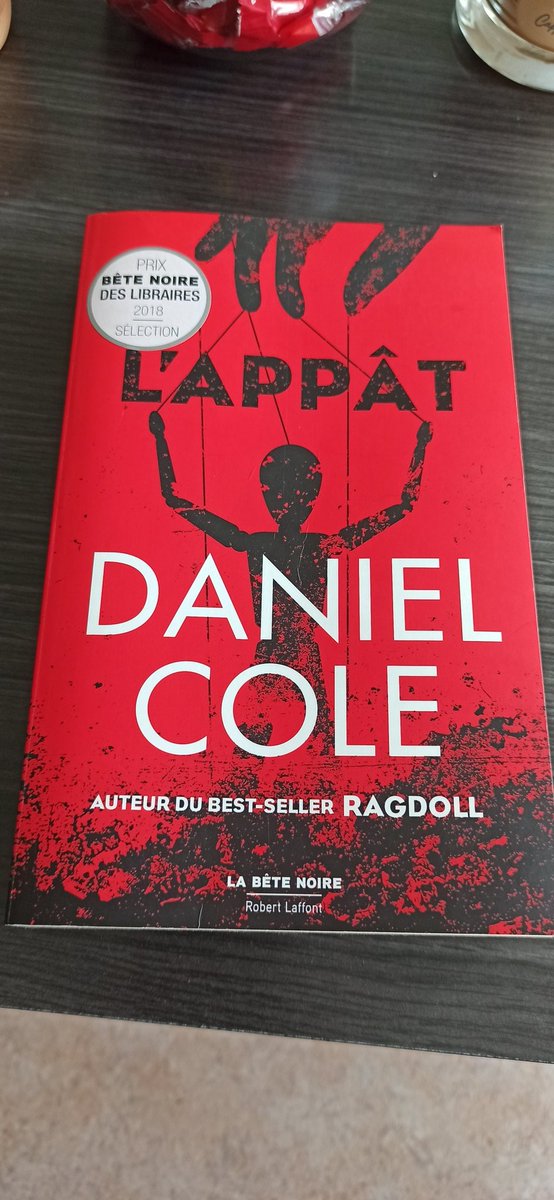 Gibus25000's tweet photo. #VendrediLecture
L'appât de #DanielCole
Ce 2eme opus est un très bon #thriller . On y retrouve une bonne intrigue, du suspens, du sang...what else ? Ce #polar est très prenant.
Bonne lecture 🙌🏻 https://t.co/AC1AoQSVoy