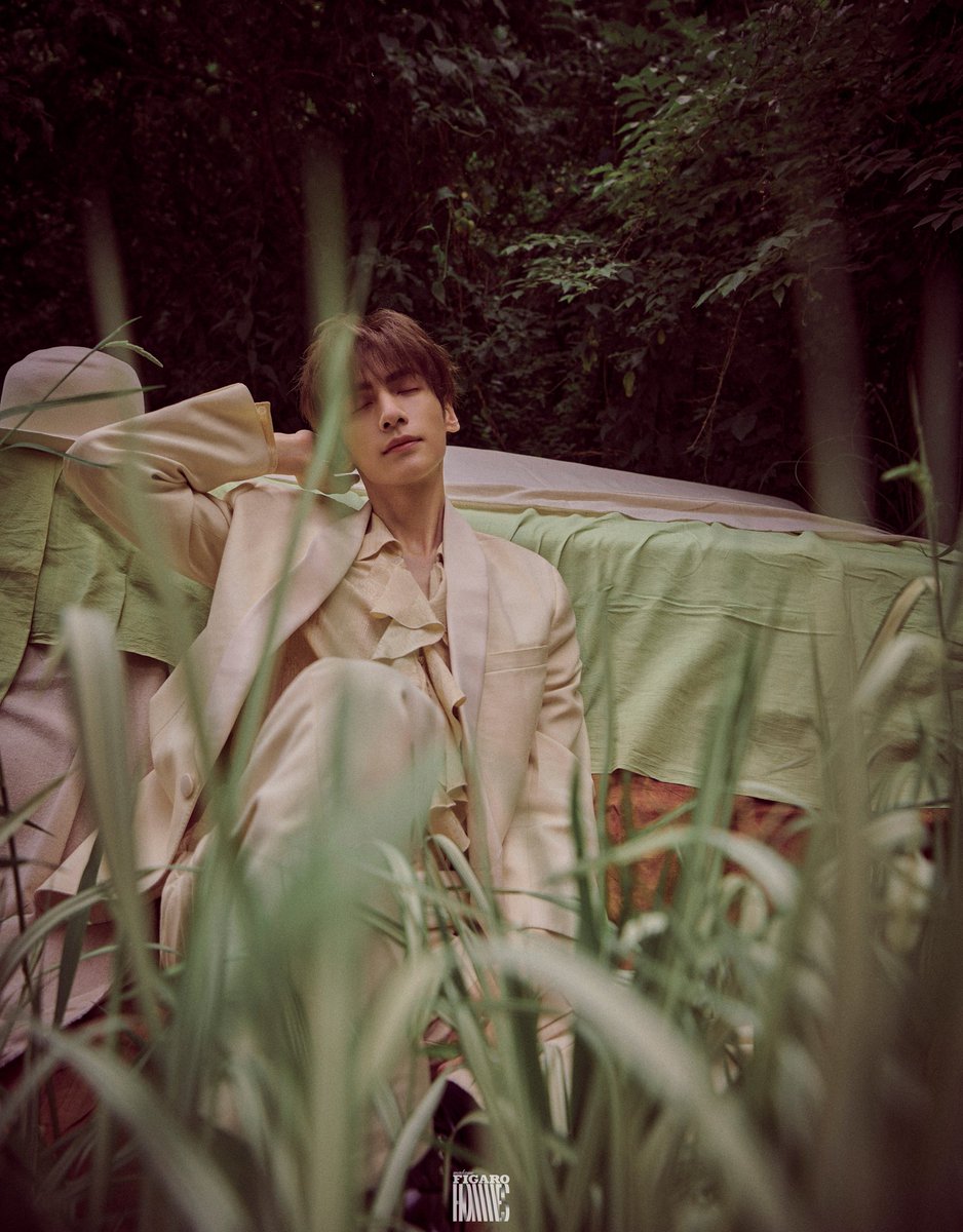 LuoYunxiFanClub's tweet photo. #LuoYunxi x Madame Figaro Hommes
(HD) photoshoot pt 1
#罗云熙 
1. BTS: https://t.co/gboIxkYvL1
2. Short film: https://t.co/EJoDBx57Qw https://t.co/jfUgOtpzOF