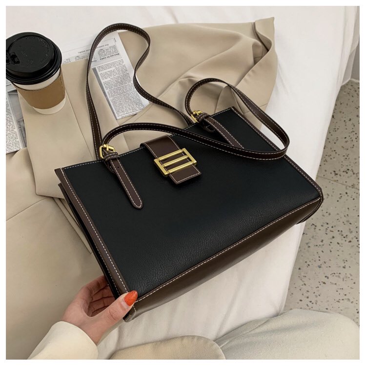 JadeTiendaa_NG's tweet photo. Pls Rt🙏🏾

Big fashion bag is Available in colors displayed😍😍

🏷️: #4500 

Available for pickup and delivery. Delivery is Nationwide🚚🚚 Send a DM to shop 🛒🛍️ 

- 
 #ShopJadé🛒🛍️ #bags #style  #fashion #bigbag https://t.co/rTlxr8el2H