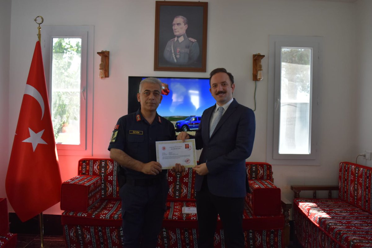 Karkamış İlçe Jandarma Komutanlığı emrinde görevli personellere, görevlerinde göstermiş oldukları başarıdan dolayı,  İlçe Kaymakamımız Sayın Göksu Bayram tarafından, "Başarı Belgesi" ile ödüllendirilmiştir.