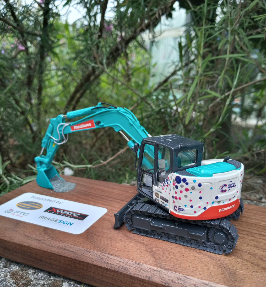 Gaz520's tweet photo. A little Kobelco sk85 we have done for a good cause.#Plantforce #Kobelco https://t.co/3woGsKJSSa