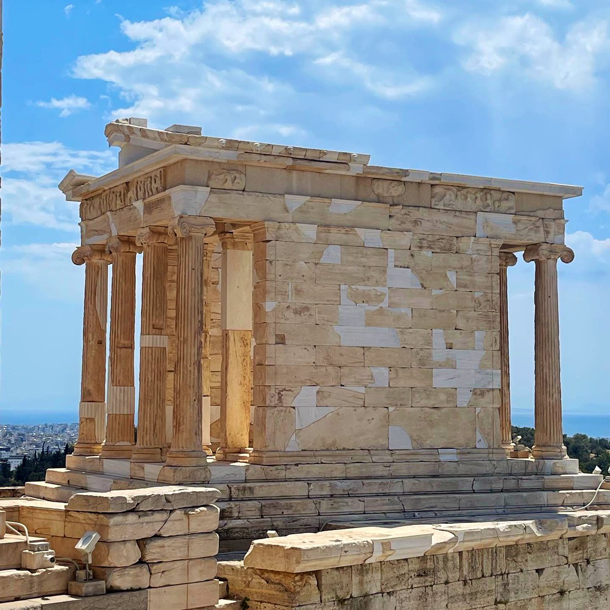 CoachTasha's tweet photo. THE ACROPOLIS OF ATHENS!🏛 I can’t even describe the grandeur of it. Absolutely mind blowing!🤯 Opportunities of a lifetime!🙌🏾🌏 #Greece #Acropolis #HighCity #BucketList 🪣 https://t.co/qgl8Va9kte