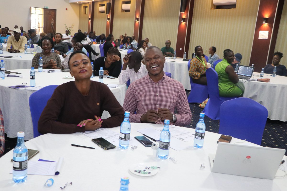 NYC_YouthVoice's tweet photo. Entertainment session during the ongoing voter education &amp; sensitization led by NYC officer Ms. Laureen Barasa.
@RoySasaka @YEDNetworkKe
@IEBC_YCC @UNDPKenya
#GE2022
#MappingKenyaGreen https://t.co/V5shO0GTM5