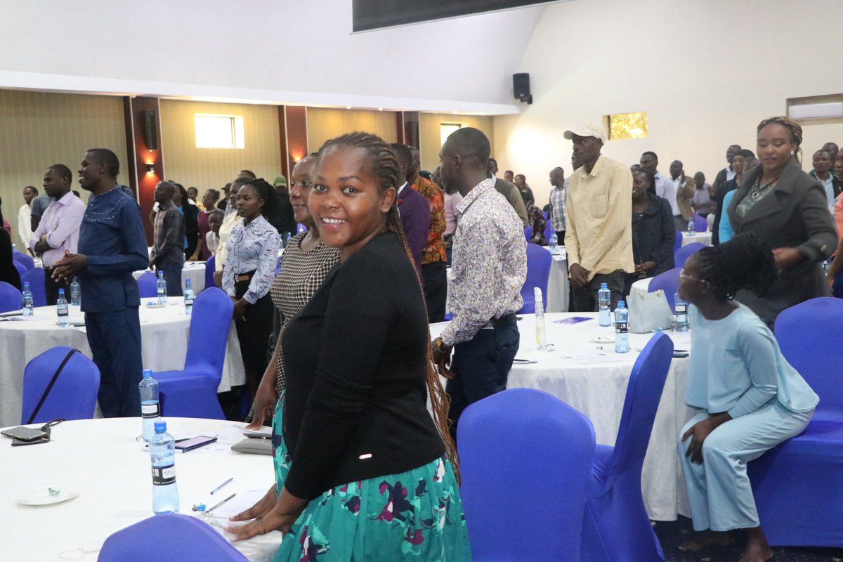 NYC_YouthVoice's tweet photo. Entertainment session during the ongoing voter education &amp; sensitization led by NYC officer Ms. Laureen Barasa.
@RoySasaka @YEDNetworkKe
@IEBC_YCC @UNDPKenya
#GE2022
#MappingKenyaGreen https://t.co/V5shO0GTM5