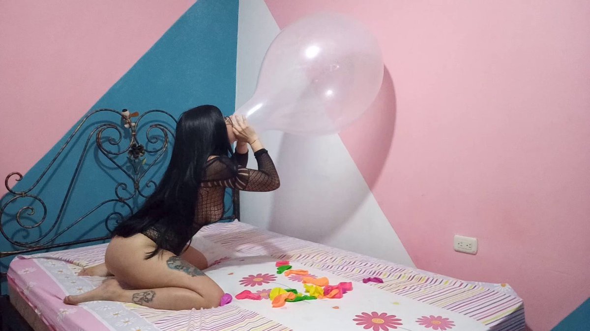 emma_rashford's tweet photo. New sexy video in my new Gumroad! (last on was gone) 
https://t.co/nSvh91tjdE 
Sexy humping and blow to pop! 

#sexy #black #panties #crystal #balloons #loonergirl #looner #loonercommunity #blowtopop #btp #sitting https://t.co/xMa8auxgAE