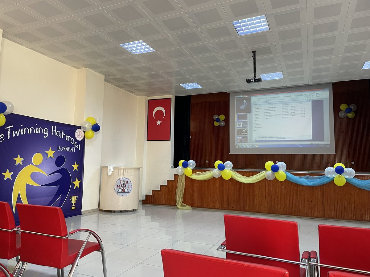 mbahary's tweet photo. Boyabat🍀                                         eTwinning kalite etiketi töreni 🧿 @mbahary @YLDZercan1957 @sinopilmem https://t.co/Gl0ksO0PFb