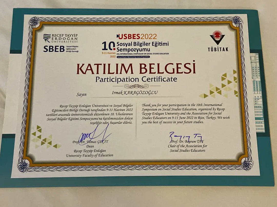 DogaKecioren's tweet photo. Öğrencimiz Irmak Karagözoğlu Türk Dili ve Edebiyatı Projesi “Göçmen Kardeşime Oyunlarla Türkçe Öğretiyorum” ile #USBES2022 ye davet aldı. 10. Sosyal Bilgiler Eğitim Sempozyumu’nda projesini sundu. Öğrencimizi ve öğretmenimizi tebrik ederiz. @aliokurDoga @Emrahozcan6785 https://t.co/52n2JAq0jU