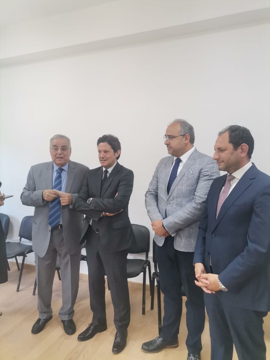 Mofalebanon's tweet photo. ١)أقام وزير الخارجية والمغتربين الدكتور عبدالله بوحبيب حفلا تكريميا لموظفي وزارة الخارجية الذين عملوا على تنظيم وتنفيذ العملية الانتخابية للبنانيين المنتشرين في الخارج في شهر أيار الماضي وعددهم أحد عشر موظفًا. https://t.co/DRO1Q1GHRo