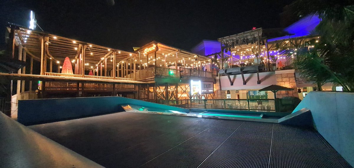 CapeReed's tweet photo. What a fantastic way to end the work week! We loved being back at Wavehouse Dubai and doing some maintenance work on our timber structures.
The rustic chic terrace is the perfect spot to hangout and relax this weekend.
#Wavehouse #TimberDeck #Pergola #Weekend #Outdoors https://t.co/j1bb47OejZ
