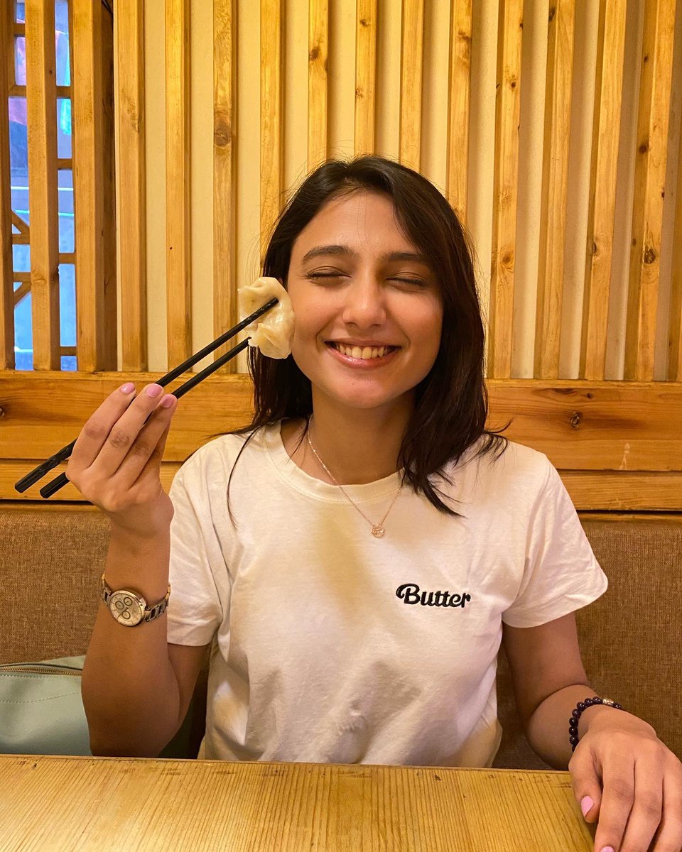 RitikaNayak_'s tweet photo. Mandu mandu nom nom nom 🥟✨ 
#RitikaNayak https://t.co/SWwwKON3Z7
