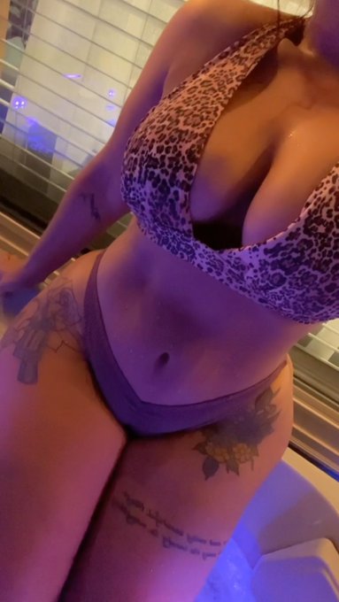 Watch American Cake's leaked NSFW photo on TwXstars