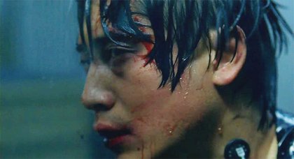 신하균은 참 자기 색깔이 분명한 배우다. <킬러들의 수다> <복수는 나의 것> <묻지마 패밀리> <지구를 지켜라> <화성으로 간 사나이> <웰컴 투 동막골>...