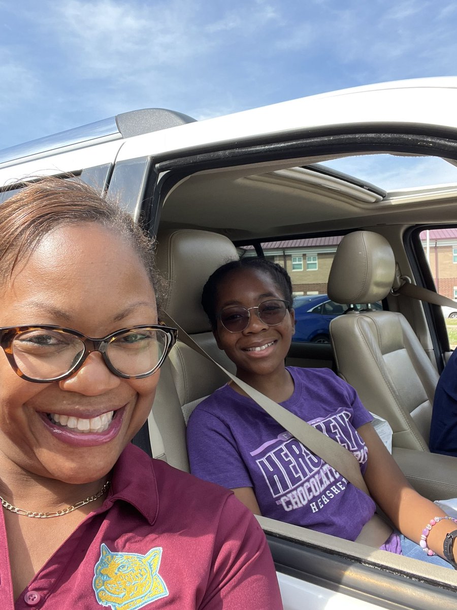 miche821's tweet photo. Celebrating KFMS Jaguars 8th graders #drivethrustyle #kfmsjaguars757 #jaguarsroar #buildingthebestsps https://t.co/AZaF24mdBk