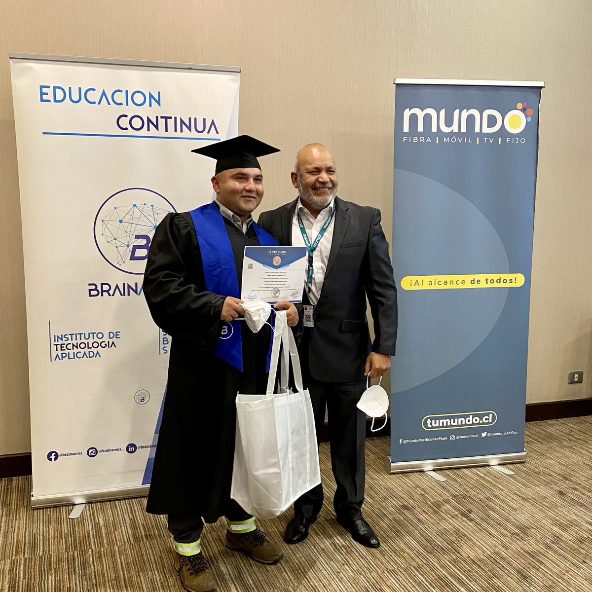brainamics's tweet photo. Finalizamos una hermosa Ceremonia de curso “Análisis De Técnicas Para Redes De Datos, en fibra Optica.
Nuestro trabajo continúa con esta gran Empresa @mundo_pacifico quienes bajo un tipo de liderazgo acorde a los tiempos, invierten en su mejor activo: las personas. https://t.co/4YvZvzUyNu