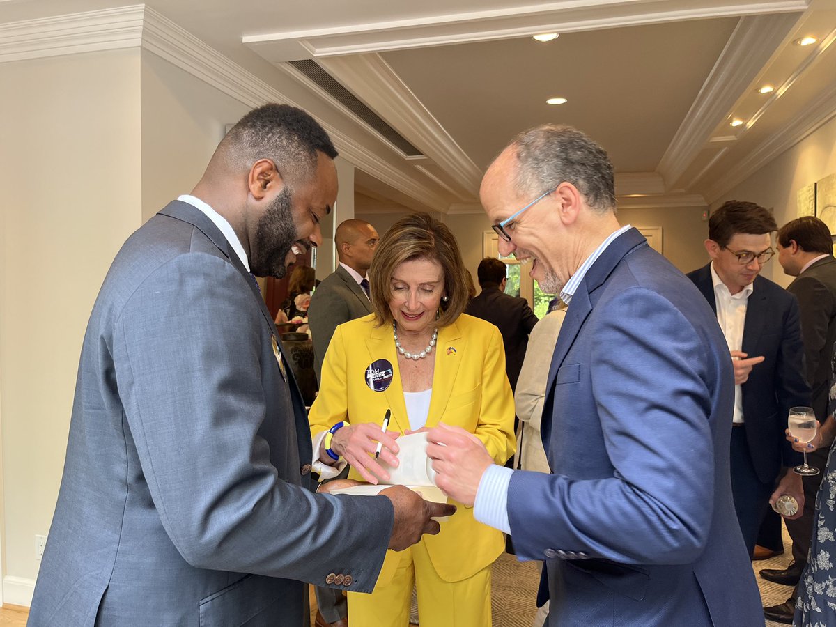 Such a great night in support of my good friends, <a href="/TomPerez/">Tom Perez</a> + <a href="/ShannonSneed4MD/">Shannon Sneed</a> 

Thank you Madam <a href="/SpeakerPelosi/">Nancy Pelosi</a> —Reagan and Kennedy will surely enjoy reading the messages you left in their books!