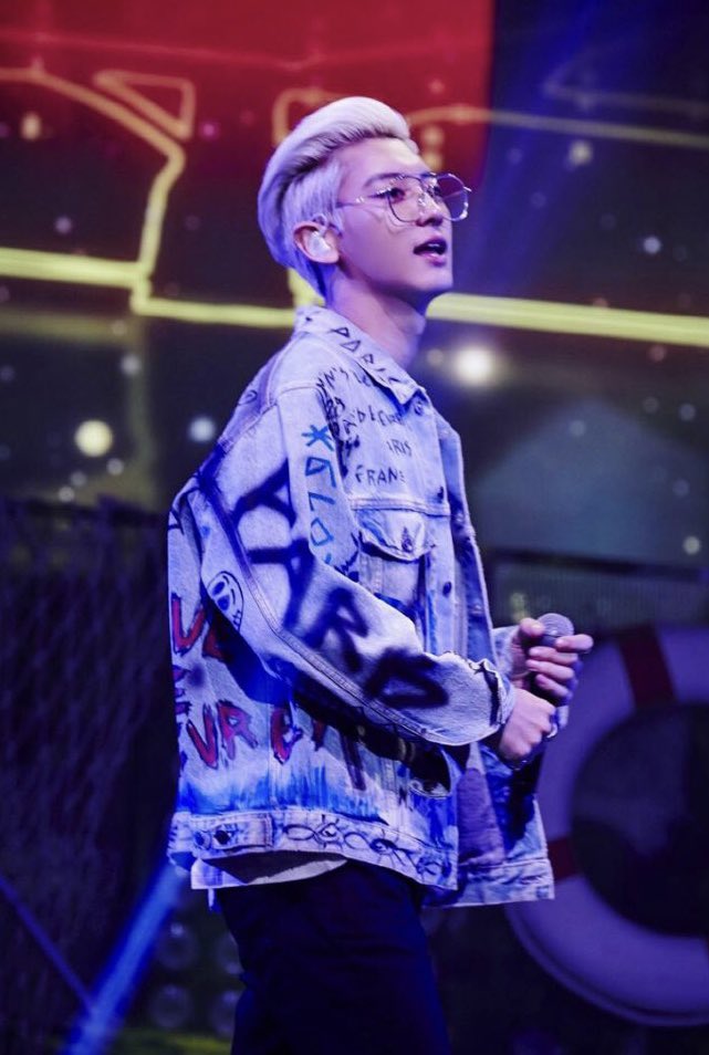 hourlySKY's tweet photo. #CHANYEOL #찬열 https://t.co/KQeypPValZ