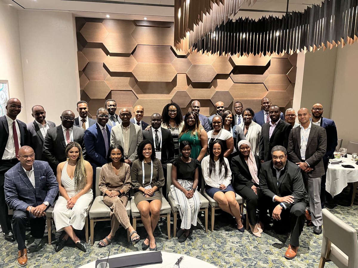 A great first time gathering of the society for Black Vascular Surgeons thank you for to the organizers  great to see old friends and meet new ones ⁦<a href="/BlackVascular/">Society of Black Vascular Surgeons</a>⁩ ⁦<a href="/SocietyofBAS/">Society of Black Academic Surgeons</a>⁩ ⁦<a href="/MWVSSociety/">Midwestern Vascular Surgical Society</a>⁩ ⁦<a href="/VascularSVS/">Society for Vascular Surgery</a>⁩