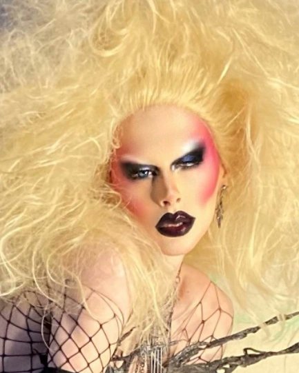 FilthyRichDrag's tweet image. Garment made entirely of melted trash bags. 🔪 Inspired by one of the most iconic and influential runways in fashion history - Alexander McQueen Fall 2009