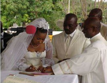 OLKpresidente's tweet photo. CE JOUR-LA.. 17 juin 2006, à six semaines des premières élections libres organisées en RDC depuis 1960, Joseph Kabila régularise sa situation conjugale en épousant religieusement Mme Olive Lembe di Sita, avec qui il a déjà une petite fille de 5 ans (Sifa Kabila). https://t.co/PTr5G89NLZ