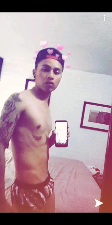 hause_jacks's tweet photo. soy Caito tengo 21 años soy perrisimo no soy santo pero me encanta pecar yo creo que soy hijo de diablo me maman los besos de 3 es mi carta fuerte tengo demasiado personalidad nosé pero cuando estoy borracho me empiezo a encuerarme y
 vengo por la corona de la casa https://t.co/i22r1S1YKE