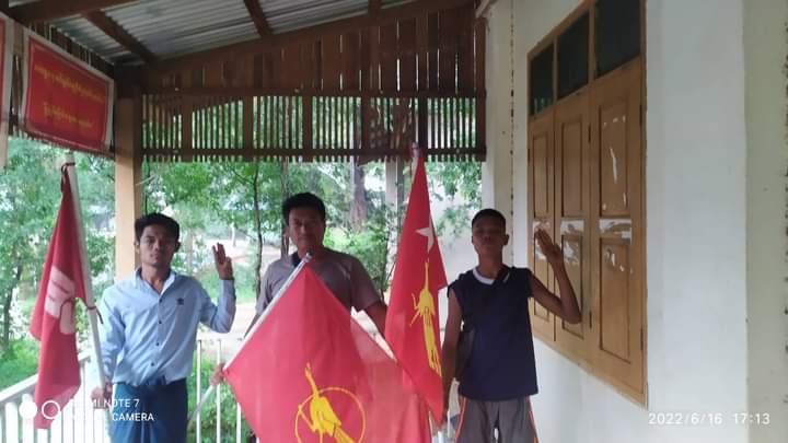 miN13700's tweet photo. Activists staged a demonstration against the military council and its slavery education system in the northern part of Yinmarbin township on June 16.

#FreezePaymentsToJunta
#NoExemption
#2022June17Coup
#WhatsHappeninglnMyanmar https://t.co/h73zeUY18O