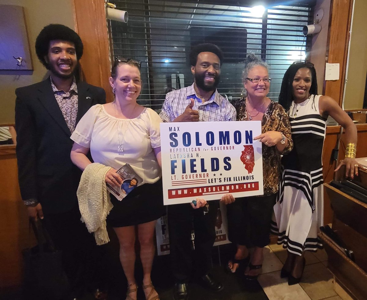 Max4Gov's tweet photo. REVIVE ILLINOIS Meet & Greet The Candidates 6/15/22 🪧Yard Sign 🪧 @MmaxSolomon & @LatashaHFields @TJTwo #solomonfields4il #solomonfields2022 @TeamWin4IL @Max4Gov https://t.co/qYYFzvM65O https://t.co/V4clcg27v2