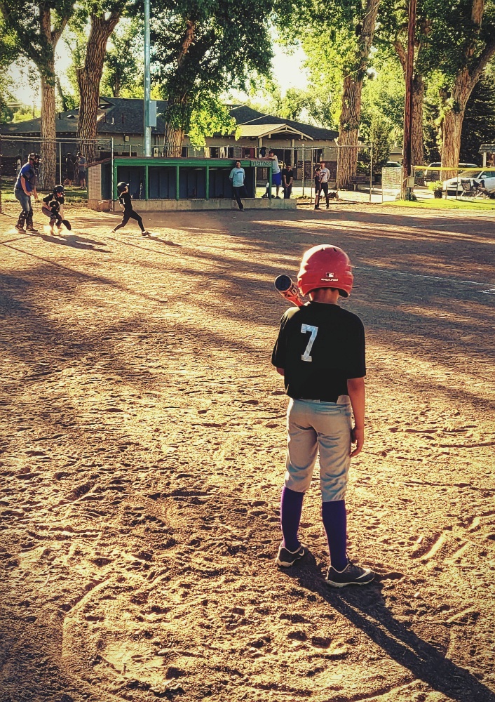 kcowyo's tweet photo. Summer nights at the ballfield
#LanderWY https://t.co/bep5yFapKa