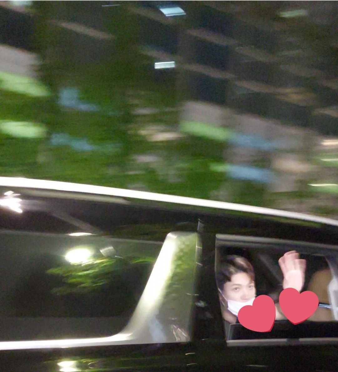 Booooo_mi's tweet photo. 목삼行ってからの모래시계 見に行って究極のウヒョン巡りをしたんだけど、声かけたら、退勤でお疲れさま~って言ってくれた😆😆 https://t.co/pXMauqQ4do