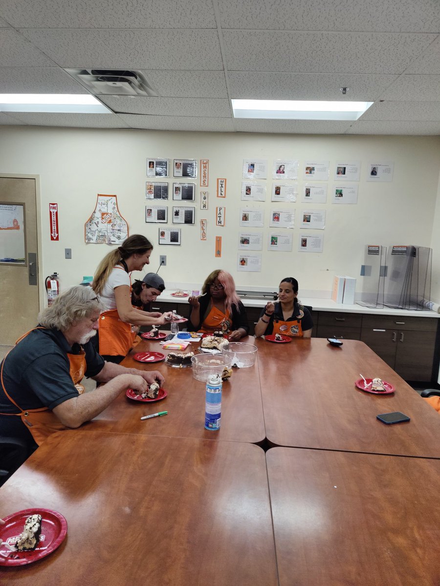Celebrating Barbara Appliance specialist <a href="/0443/">近藤　宏志</a> winning her 20th Specialist of the Month with some yummy ice cream cake !! Way to go Barbara, many more to come!