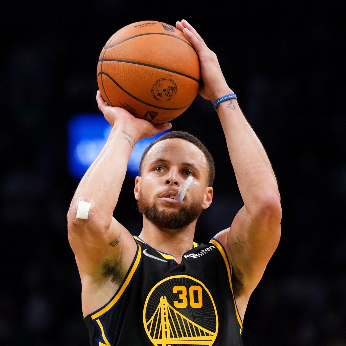 nachomiranda14's tweet photo. Steph y su primer FMVP:

31,2 puntos
6,0 rebotes
5,0 asistencias
5,2 triples anotados

Es el único jugador en la historia de la NBA que promedia 30/5/5 y cinco tiros de tres convertidos en una serie decisiva. El mejor base de todos los tiempos. Y vengan de a uno. Los espero. https://t.co/BWq2tXLSyh