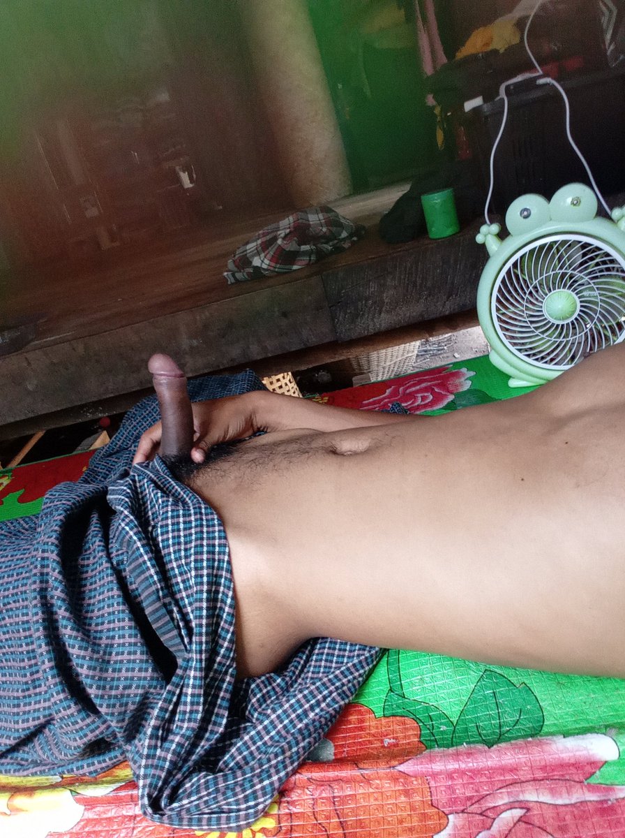 LaPyae19024740's tweet photo. ဆာလောင်နေတယ် ဘုချင်တယ် https://t.co/0PUEhexYtI