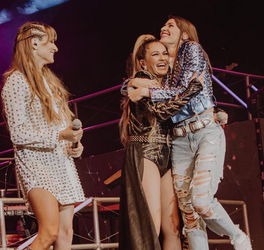 haashoficial's tweet photo. Gracias @lajosa por invitarnos a ser parte de una noche tan especial!! Te amamos siempre ❤️❤️❤️ #rosasenmialmohada 🥀 https://t.co/PKGmQhDcCh