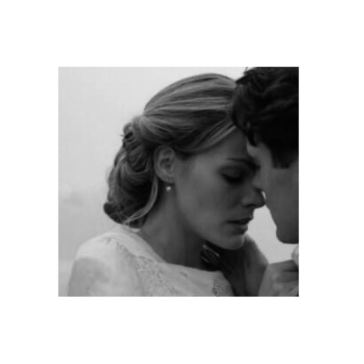 Brushing a girl’s hair
behind her ear
once a day
will solve more problems
than all those
therapists 
and drugs—Atticus Poetry, Love Her Wild

[Not my photos—thank you for the Beauty in them🙏🏽]

#touch 
#delicat 
#tenderness 
#ear 
#hand 
#feel
#vrai 
#romantics