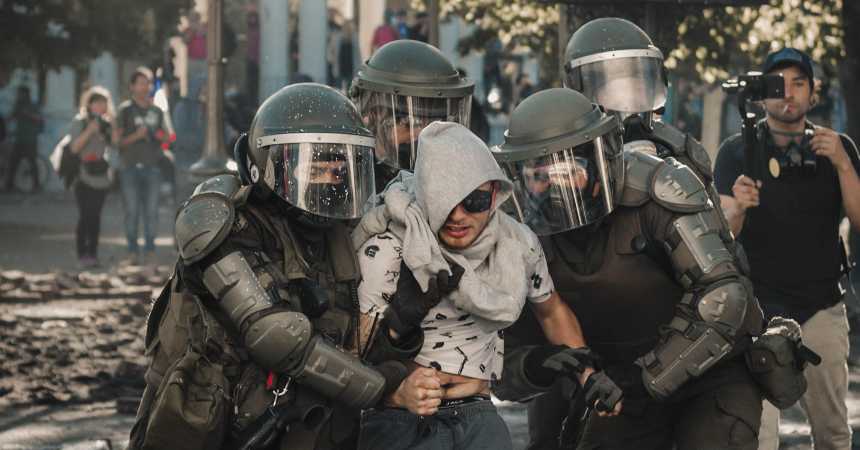 sesesapa's tweet photo. @ARK_respaldo @AnitaBohemia .....si la justicia la condena a 24 años de carcel por apremios ilegitimos, no es porque los amenazo con un corta uñas.......Karnoff, pone la misma cara de inocente...los sicopatas y sadicos, sonrie cuando torturan a un ser humano, eso los aprendieron en la DINA....... https://t.co/y7HzdotOWS