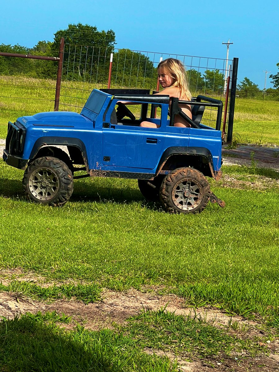 miareed14's tweet photo. Actually seeing her play this evening and not crash immediately afterwards was exactly what I needed ♥️ now let’s pray it stays that way. Yes they’ve gone “muddin” in their little truck🤷🏼‍♀️ https://t.co/wPJe8wwN0Q