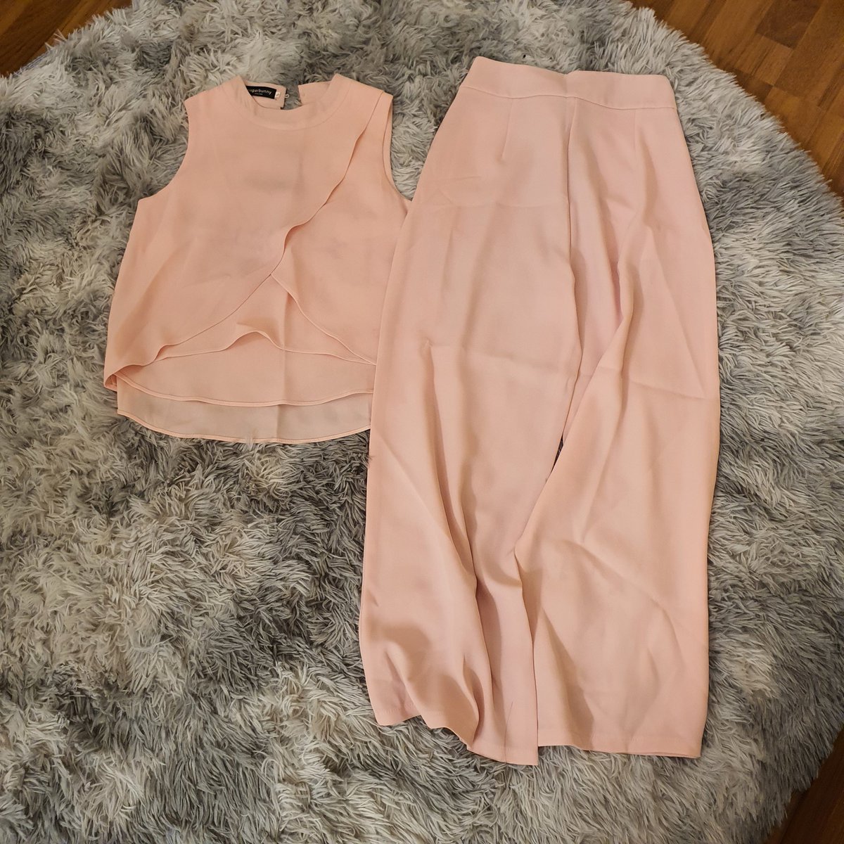 shopp2nd's tweet photo. ชุดพริ้วๆ เสื้อ+กางเกง สีชมพูหวานๆ (ลองใส่ครั้งเดียว)
อก 32
เอว 25-26
ราคา 150 บาท รวมส่ง
#เสื้อผ้ามือสองสภาพดี #ส่งต่อเสื้อผ้ามือสองราคาถูก #เสื้อผ้ามือ2 #โล๊ะตู้เสื้อผ้า https://t.co/j0PPLQGa8K