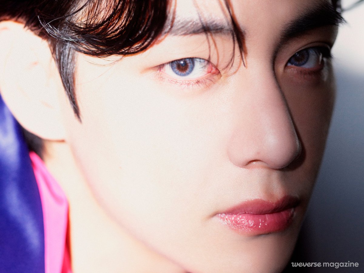 girlwithluv24_'s tweet photo. [Weverse Magazine] V: “I hope I can convey how free I am”
#BTS  Proof release interview

ENG: https://t.co/fG6Hio7lRK https://t.co/IiUdqY0KeF